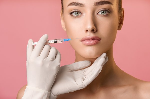 Injection d'acide hyaluronique : le secret d'une peau radieuse